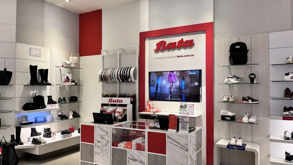 Cómo las pantallas digitales están revolucionando la experiencia en tienda